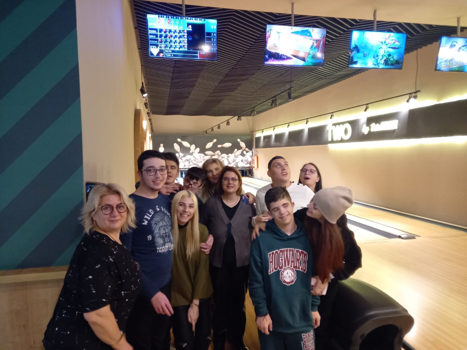 Cu tinerii talentati din proiectul „Abilitate in dizabilitate” la bowling